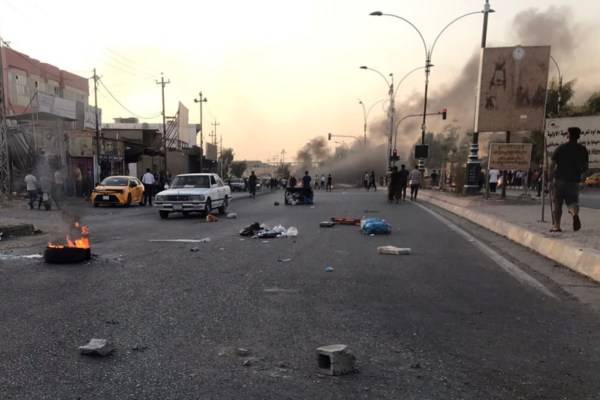 Полицейски час бе наложен в Киркук в Ирак, след като съперничещите протести се превърнаха в смъртоносни