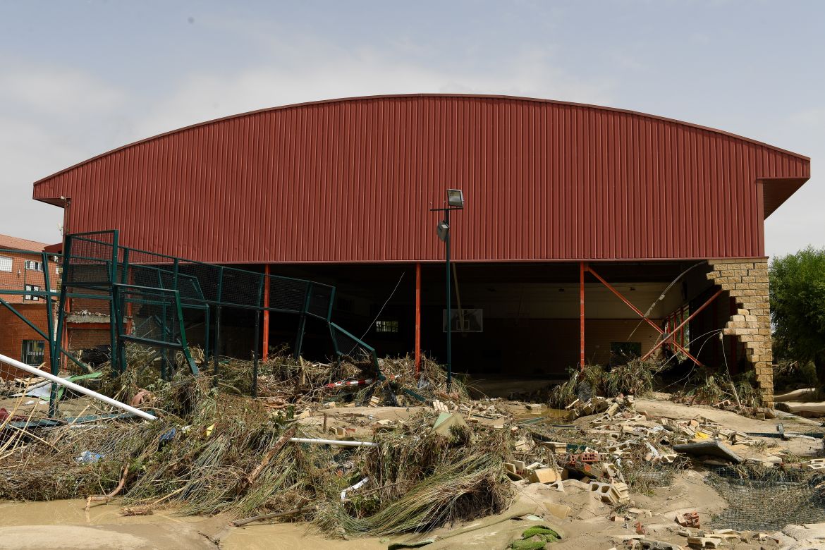 This photograph shows mud and rubbles in front of the municipal sports centre, in the town of Aldea del Fresno