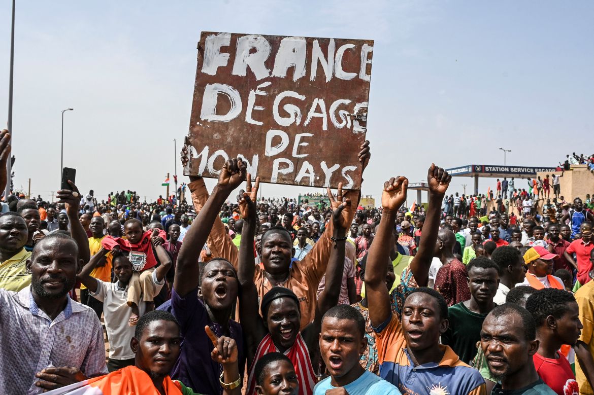 Thousands of Nigerians gather in front of the French army headquarters, in support of the putschist soldiers and to demand the French army to leave