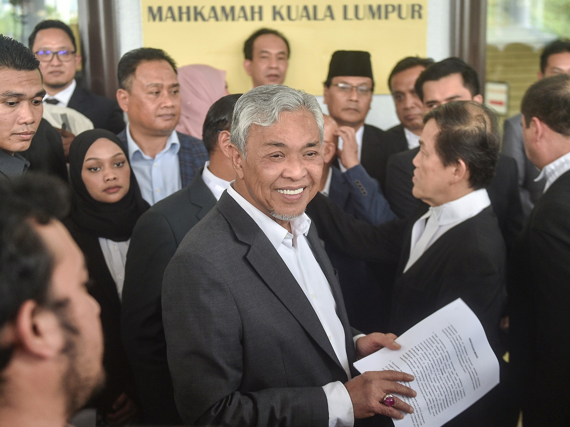 Malezya başbakan yardımcısına yönelik yolsuzluk davasını düşürdü