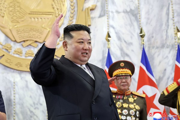 Ким Чен Ун отбеляза 75-ата годишнина от основаването на Северна