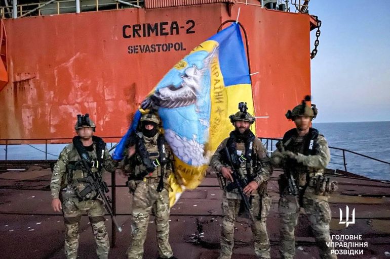 Ukrainian military personnel standing on an oil and gas drilling platform in the Black Sea. Image released on September 11, 2023 [Handout/Telegram/@DIUkraine/AFP]
