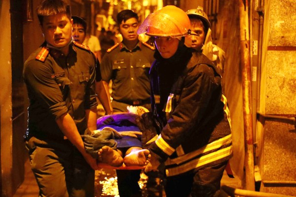 Много загинали при „огромен пожар“ в жилищен блок във виетнамския Ханой