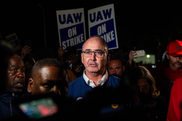 Съюзът на обединените автомобилни работници UAW заяви че няма да