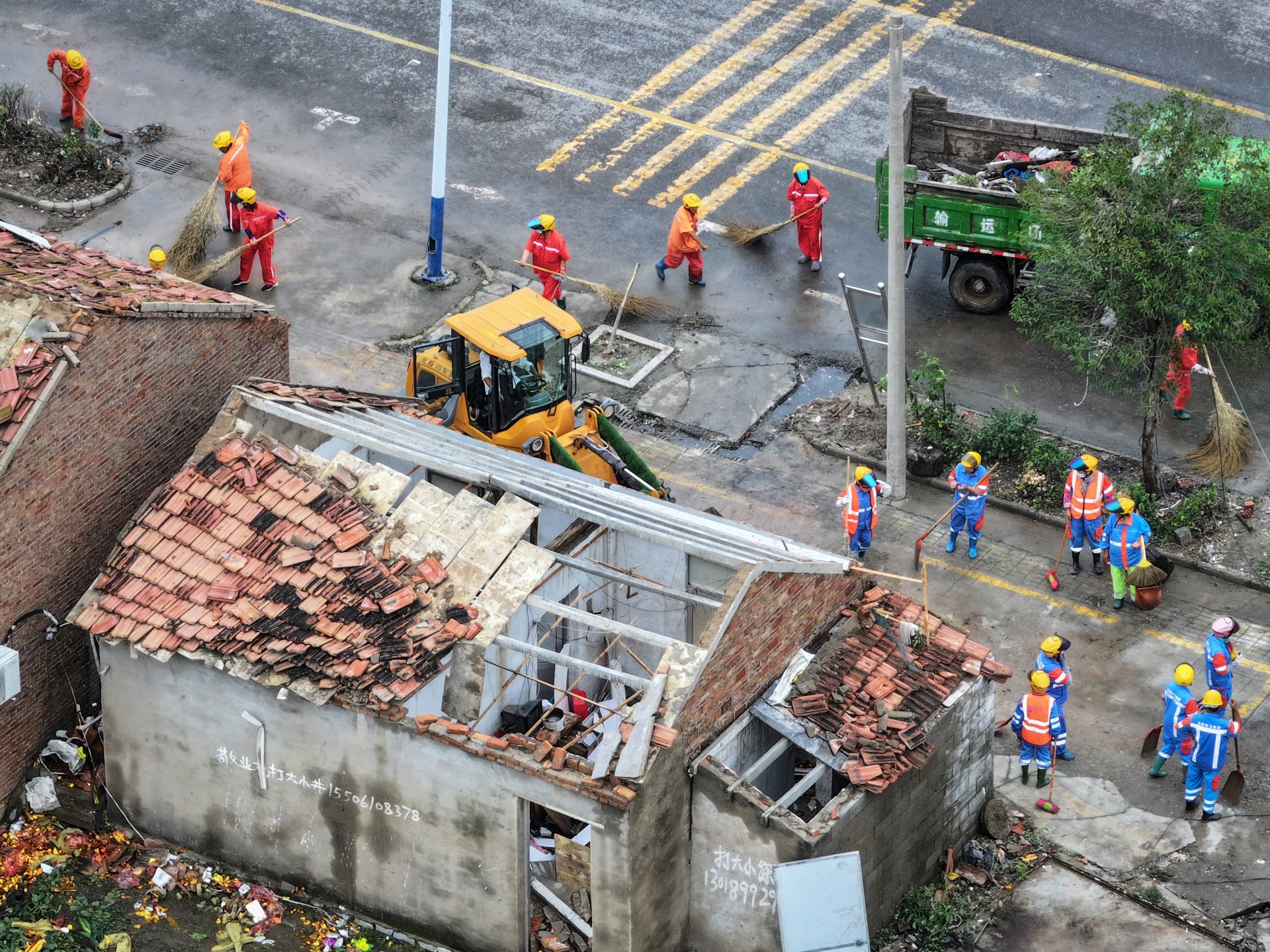 台风造成5人死亡后中国警告恶劣天气天气新闻