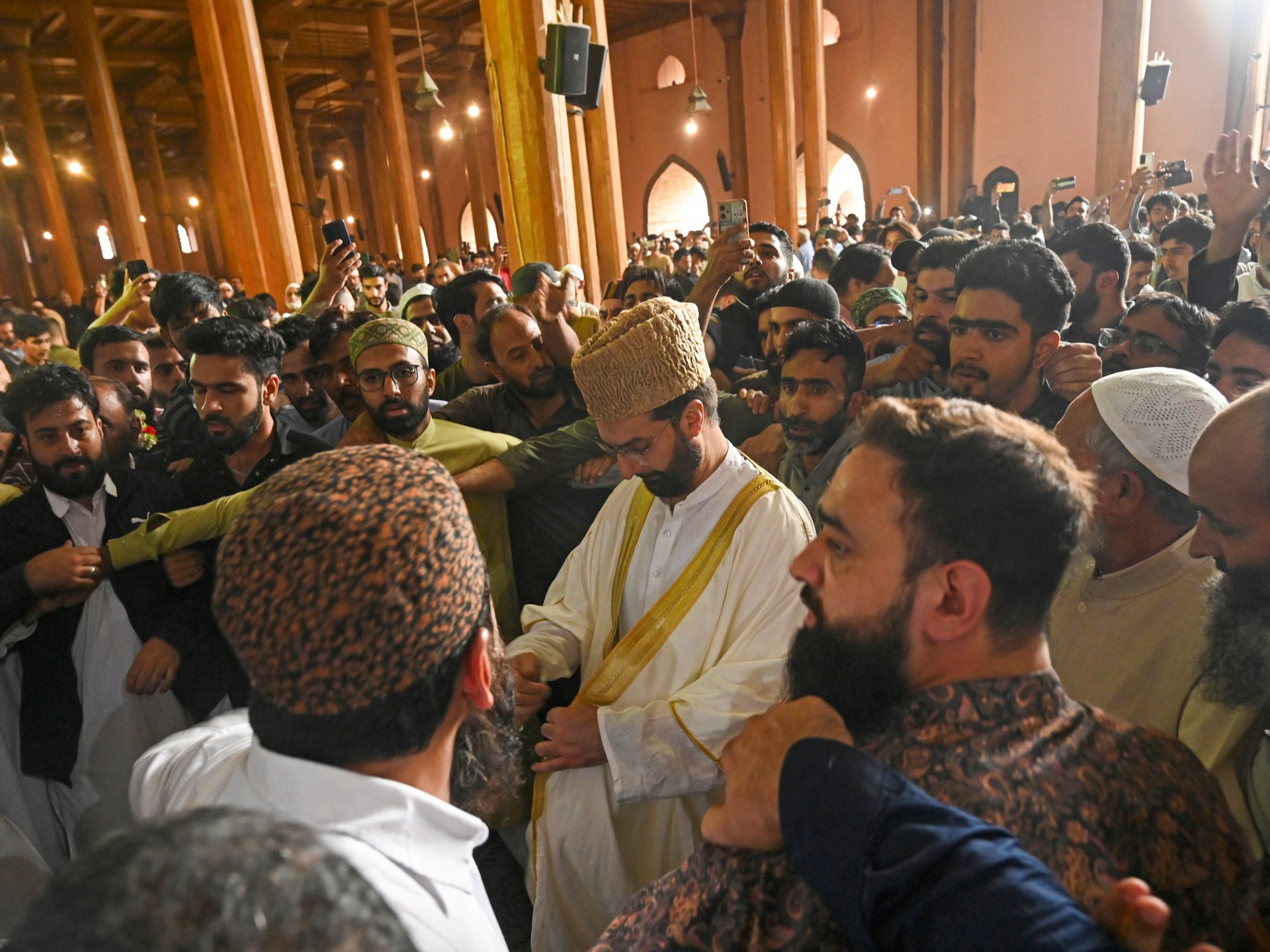 Po czterech latach czołowy duchowny wspierający wolność w Kaszmirze poprowadzi piątkowe modlitwy |  Wiadomości religijne