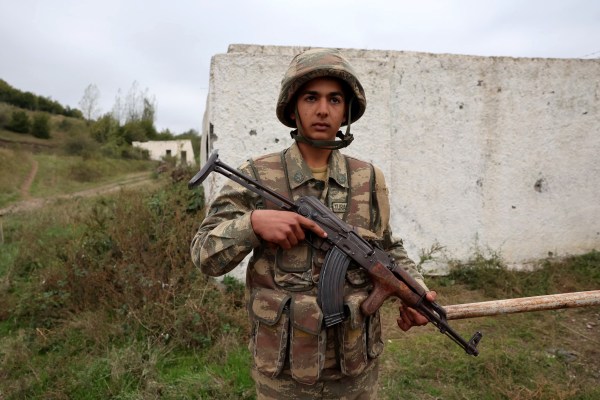 Азербайджанските сили затегнаха хватката си върху отцепническия регион Нагорни Карабах,