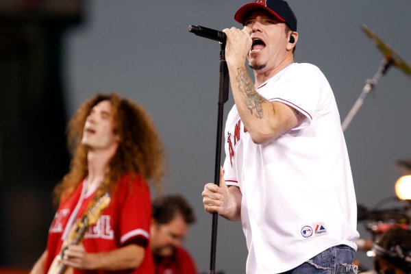 Певецът Стив Харуел от поп-рок групата Smash Mouth почина на 56