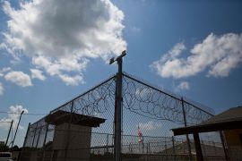 A fence stands at Elmore Correctional Facility in Elmore, Alabama, June 18, 2015. The state plans to start using nitrogen hypoxia for executions [File: Brynn Anderson/AP Photo]