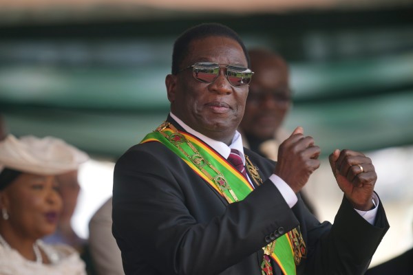 Президентът на Зимбабве Емерсън Мнангагва положи клетва като президент за втори мандат