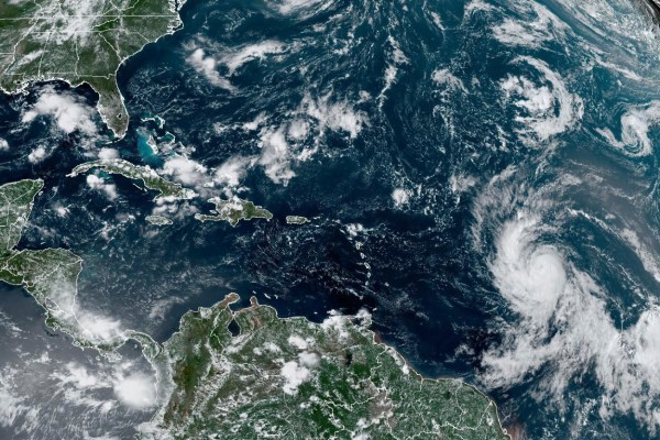 Ураганът Лий се очаква да стане „изключително опасен“ до петък