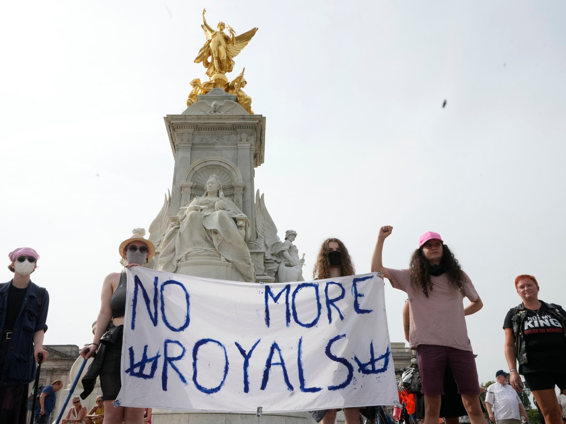 Britanya’nın monarşisi ölüyor ve hiçbir halkla ilişkiler onu kurtaramaz