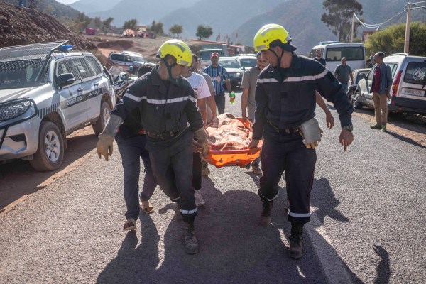 Надпревара за намиране на оцелели, докато броят на жертвите на земетресението в Мароко надхвърли 1300