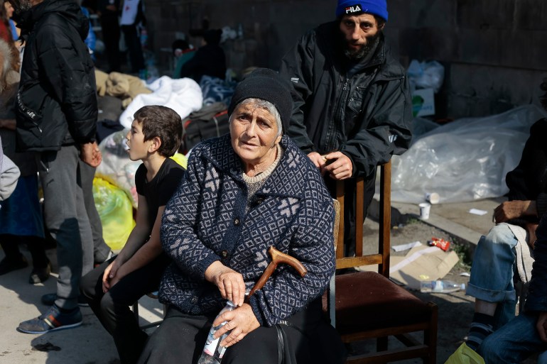 Armenia dice que más de 100.000 personas han huido de Nagorno-Karabaj |  Noticias de refugiados