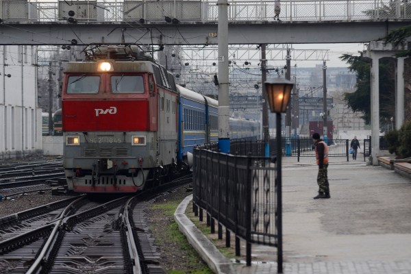 Русия задържа мъж, обвинен в заговор за атентат върху железопътна линия в Крим