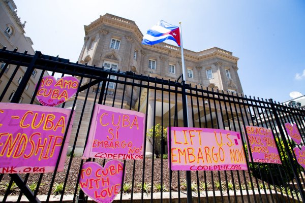 Кубинското посолство във Вашингтон, окръг Колумбия, атакувано с коктейли Молотов