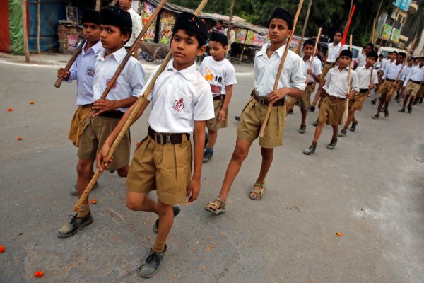 Мръсната, мълчалива истина на Индия: Индуските деца се радикализират