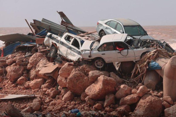 Смъртоносни наводнения в източна Либия след буря през уикенда