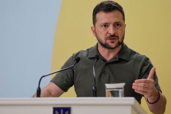 Украинският Зеленски предприема действия за смяна на министъра на отбраната при военни промени