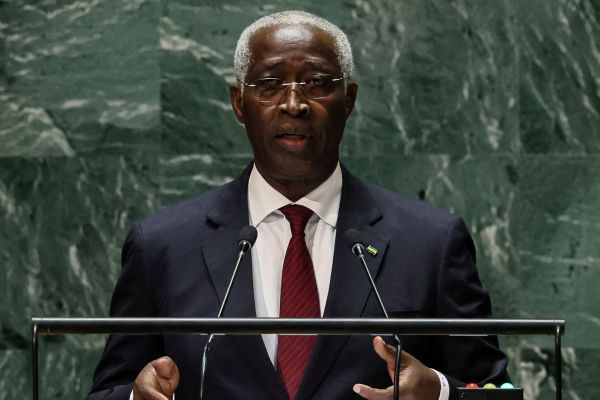 Премиерът на Габон: Военният преврат ли е „втори сезон“ на управлението на същия елит?