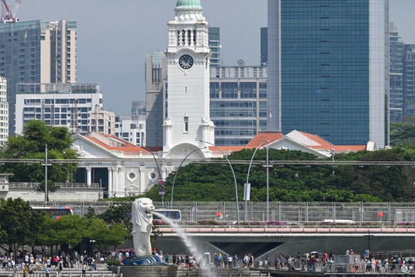 Гражданите на Сингапур се отправят към урните на първите оспорвани