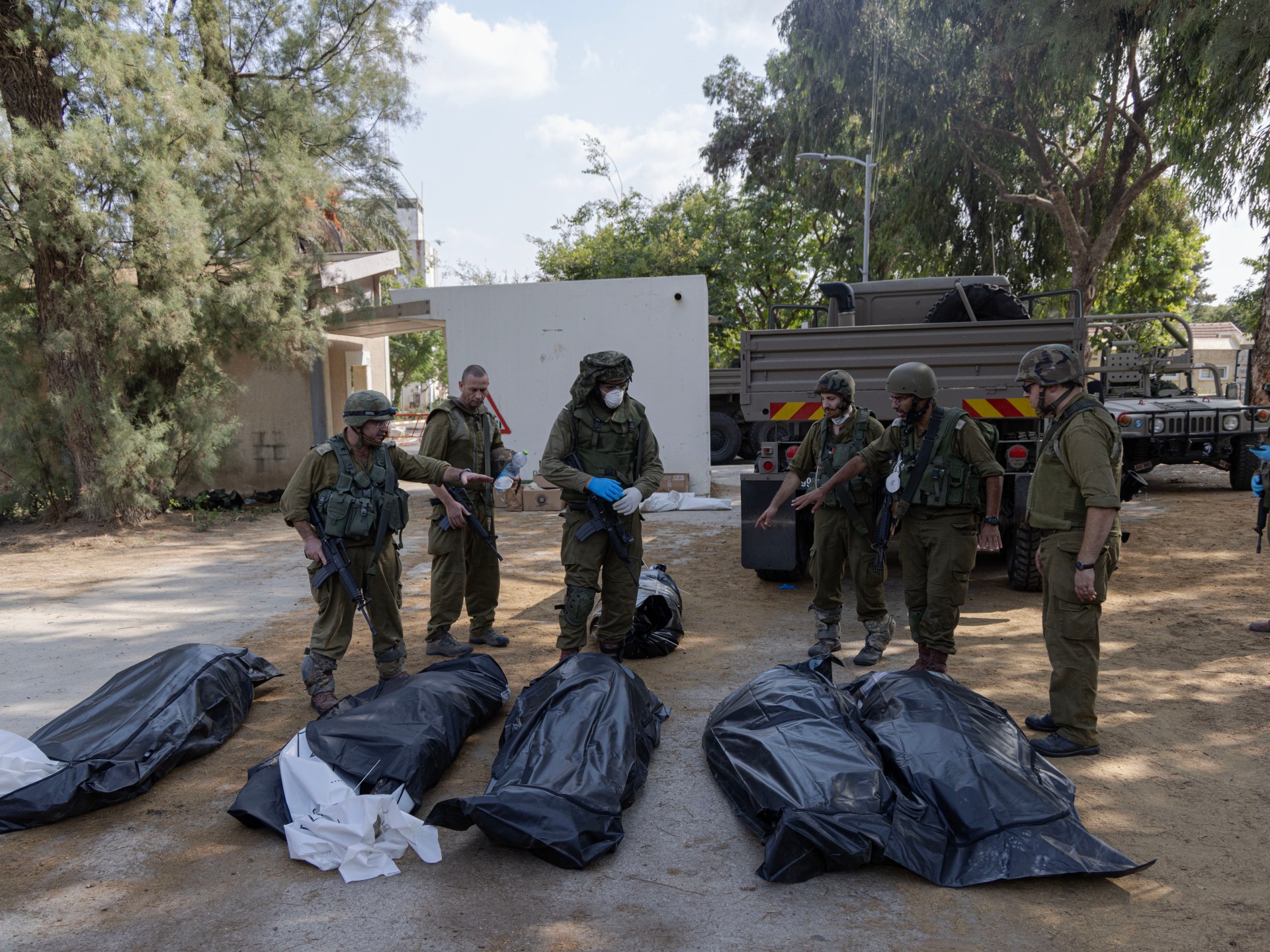 “رائحة الموت في كل مكان”: الكيبوتس الإسرائيلي الذي ضربته حماس |  أخبار الصراع الإسرائيلي الفلسطيني