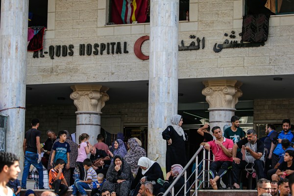 Палестинското общество на Червения полумесец PRCS казва че болницата Ал Кудс