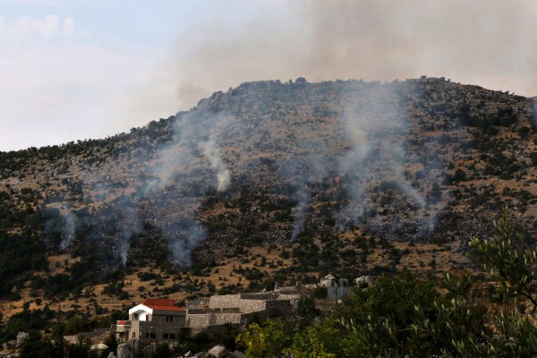Израел размени огън с ливанската въоръжена групировка Хизбула, повишавайки перспективата
