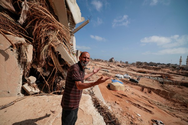 Дерна Либия – Около месец след като наводненията опустошиха източния
