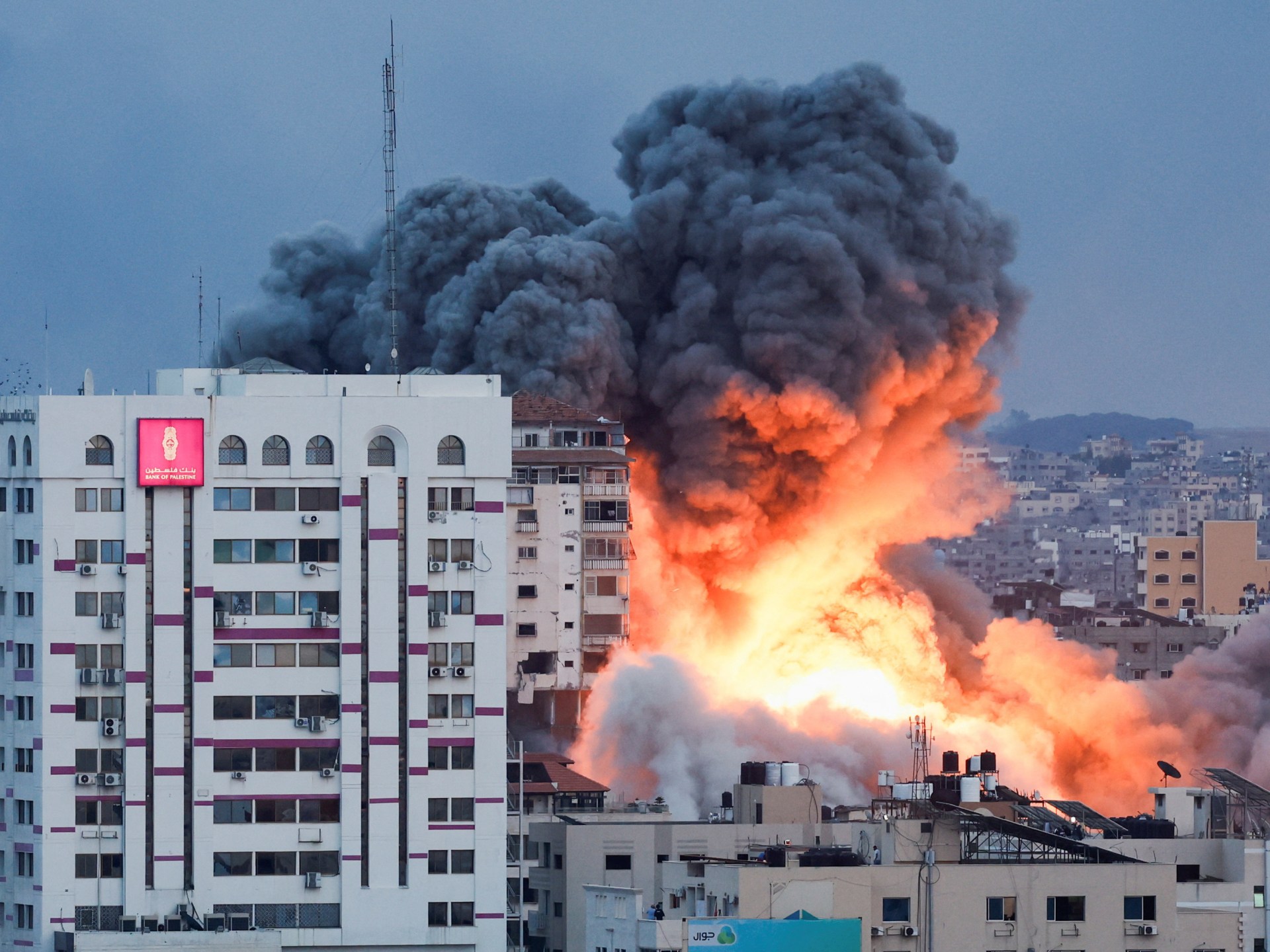 イスラエル、ガザ地区の爆撃でパレスチナタワーが崩壊ニュース