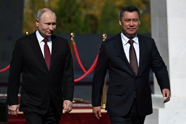 Руският президент Владимир Путин пристигна в Киргизстан при първото си