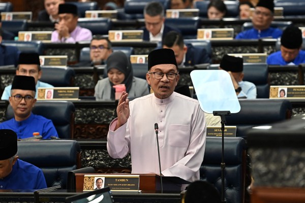 Малайзийският премиер Ануар Ибрахим отхвърли западния натиск да осъди Хамас