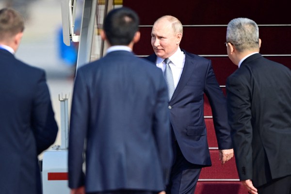 Руският президент Владимир Путин пристигна в Пекин преди срещата с