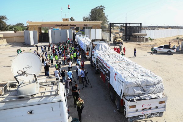 Втори хуманитарен конвой премина от Египет в Ивицата Газа докато