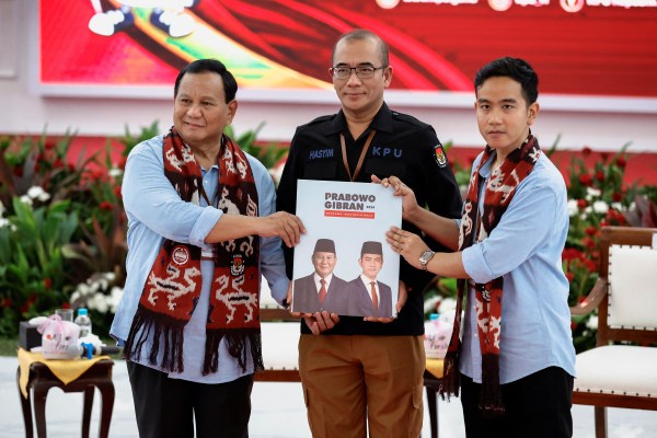 Индонезийският министър на отбраната Прабово Субианто се регистрира като кандидат