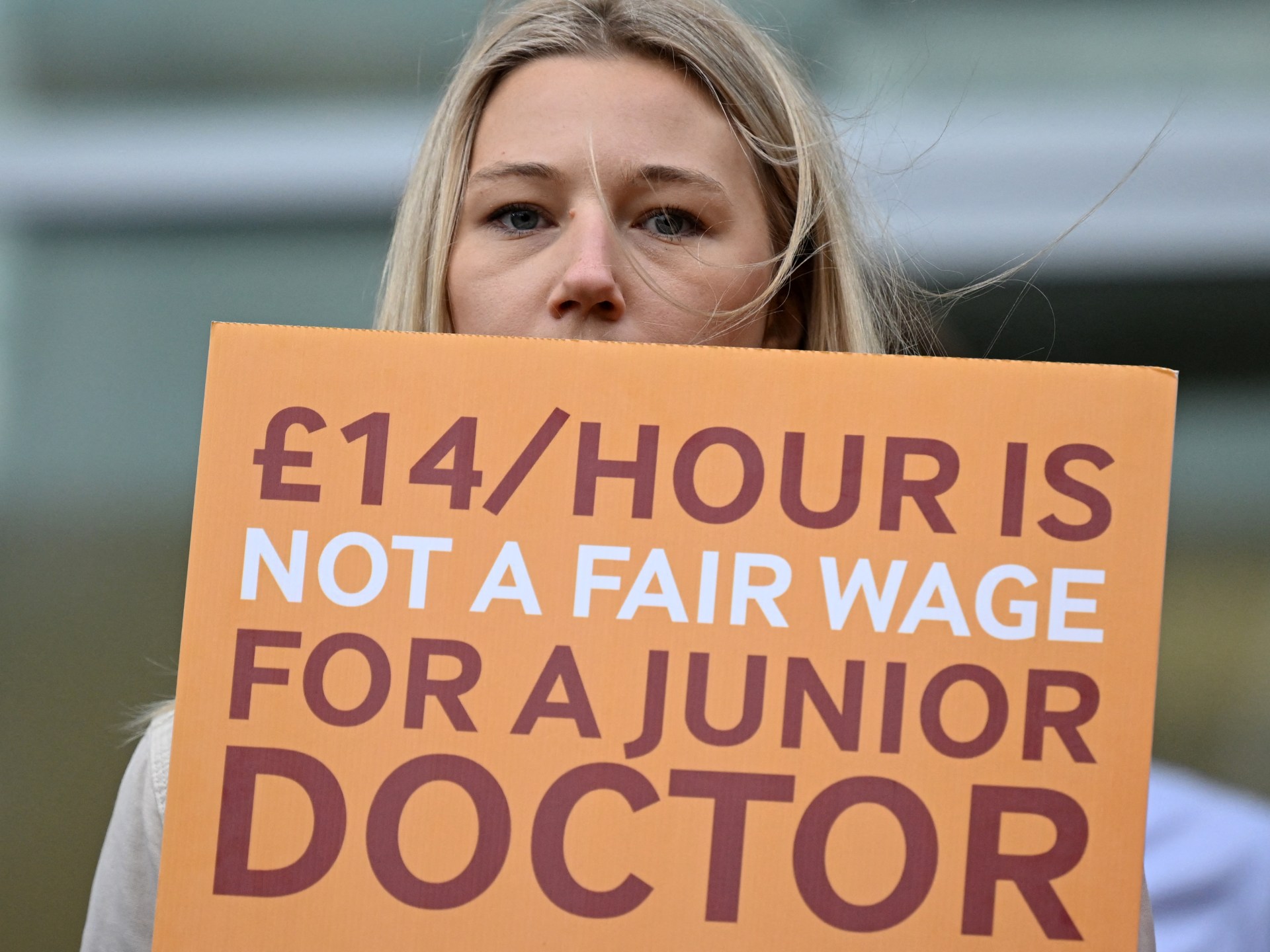 NHS strikes: what’s incorrect with the UK healthcare system?  Medical doctors’ protests or price range cuts?  |  Labor rights information