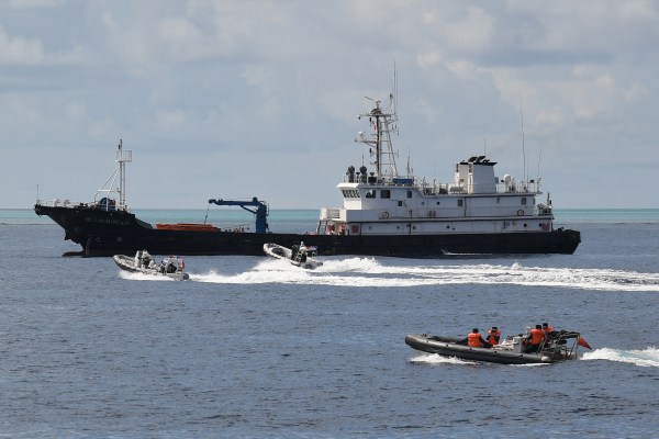 Филипините заявиха че техните кораби имат пълно право да оперират