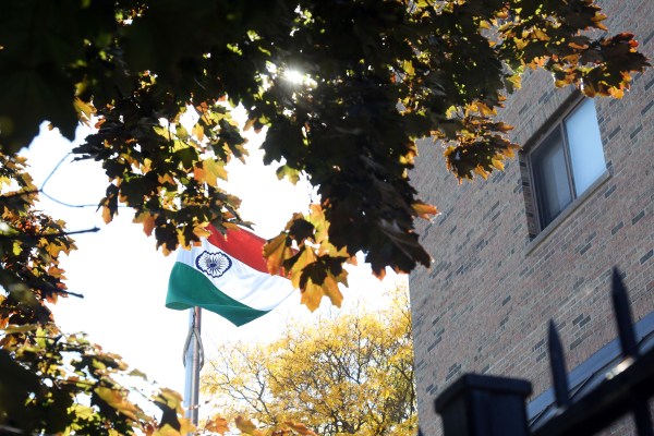Индия предприе действия за подновяване на визовите услуги за канадски
