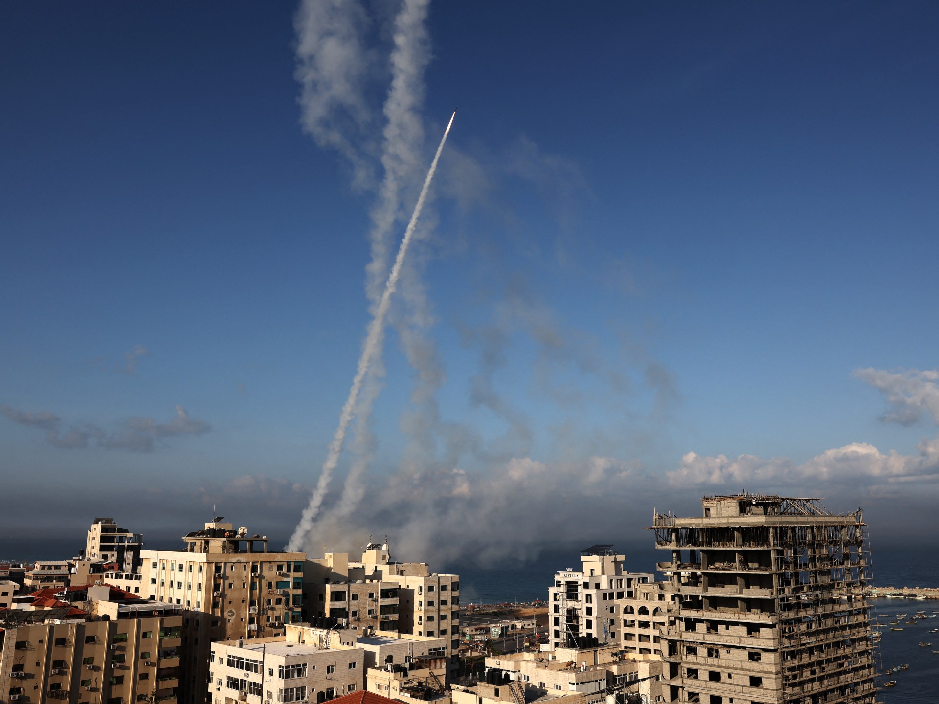 أفاد مقاتلون فلسطينيون في إسرائيل عن إطلاق صواريخ من غزة  أخبار الصراع الإسرائيلي الفلسطيني