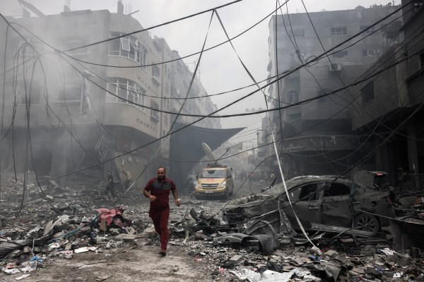 Израелските въздушни атаки са ударили гъсто населения бежански лагер Джабалия