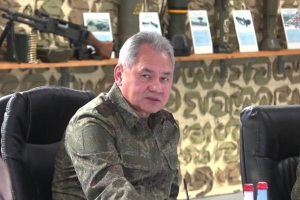 Руският министър на отбраната Сергей Шойгу посети команден пункт близо