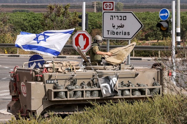 Израел и ливанската Хизбула участват в ограничени сблъсъци по границите