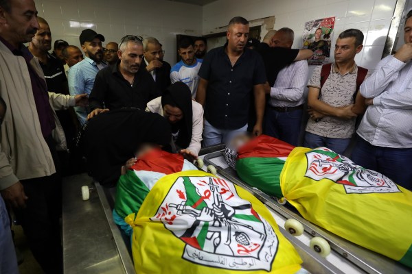 Израелски заселници са убили палестинец и сина му в окупирания