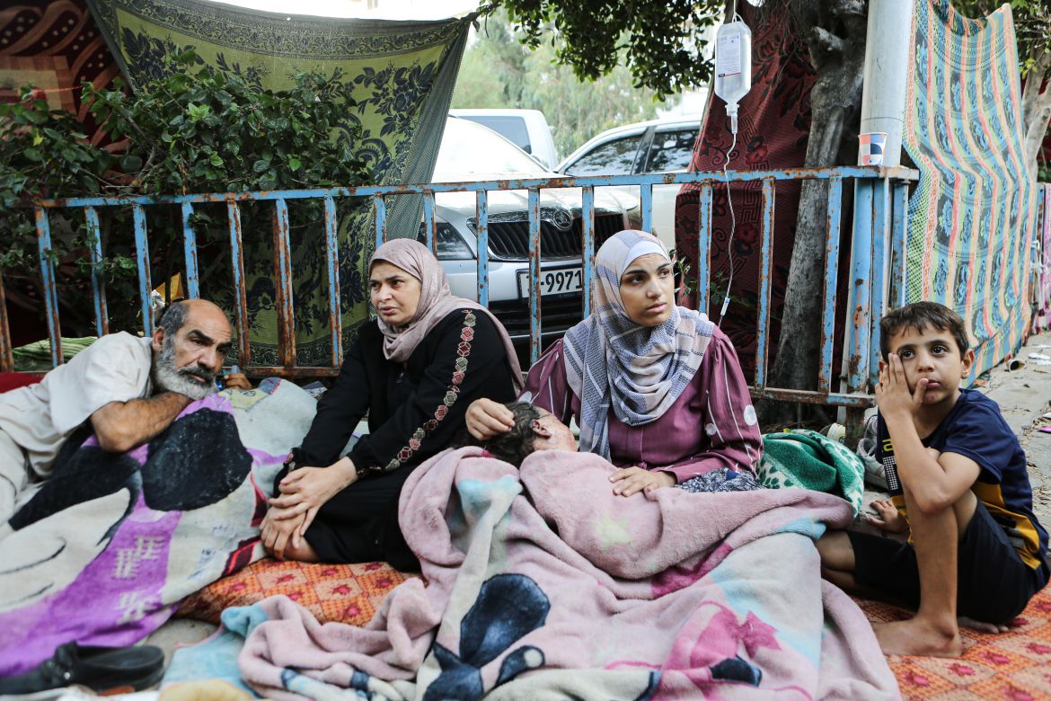 Displaced Palestinians staying the Shifa Hospital grounds