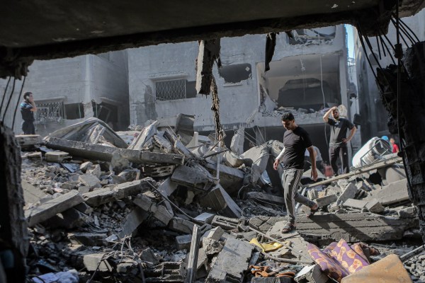 Тежките бомбардировки на ивицата Газа от израелски бойни самолети продължават