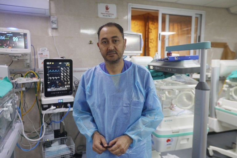 Il dottor Nasser Bulbul, capo dell'unità neonatale dell'ospedale Shifa
