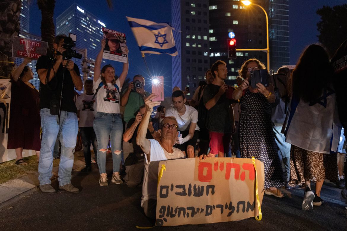Israelis protesting at the headquarters of the Israeli Defence Ministry in Tel Aviv