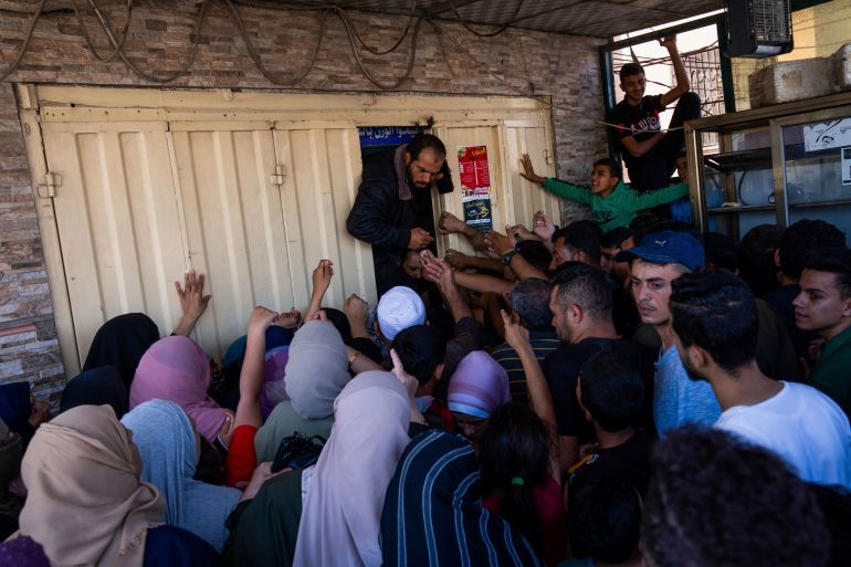 Palestinians crowding to buy bread from a bakery, in Khan Younis, Gaza Strip