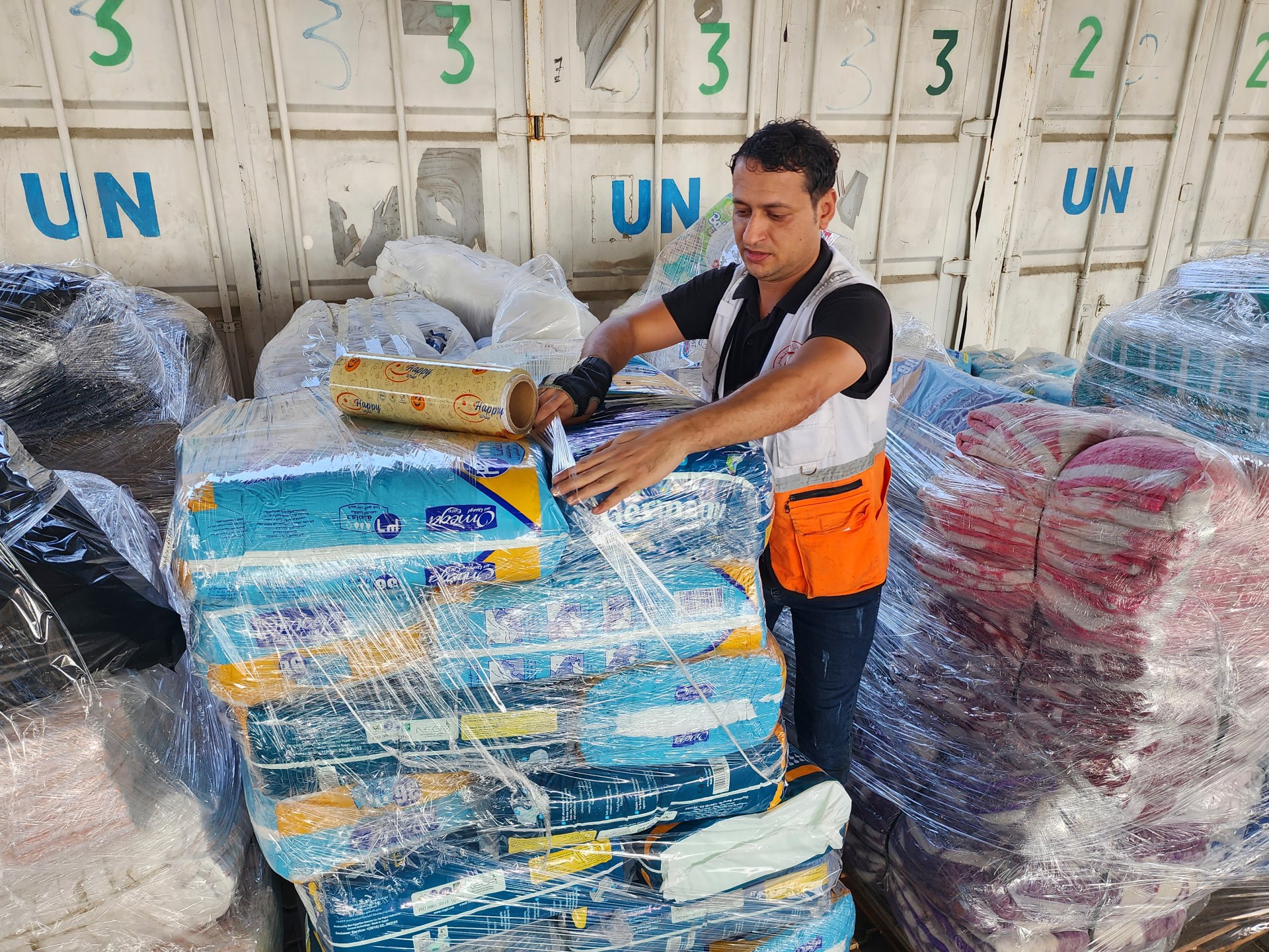 Palestinians break into Gaza UN aid warehouses in a sign of desperation
