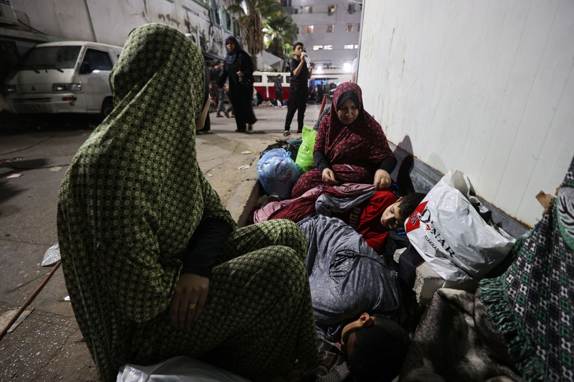 Displaced Palestinians staying the Shifa Hospital grounds
